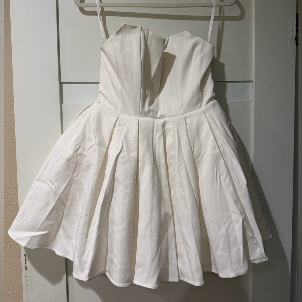 House of CB White Strapless Sweetheart Mini Dress